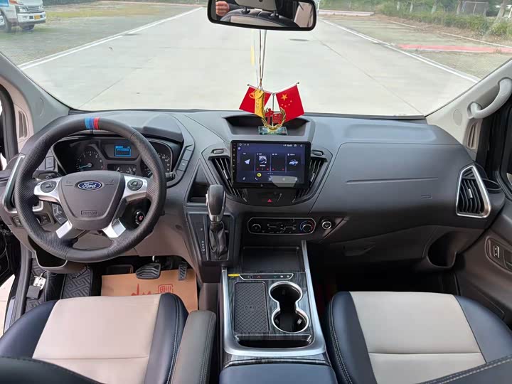 Ford Tourneo — фото 12