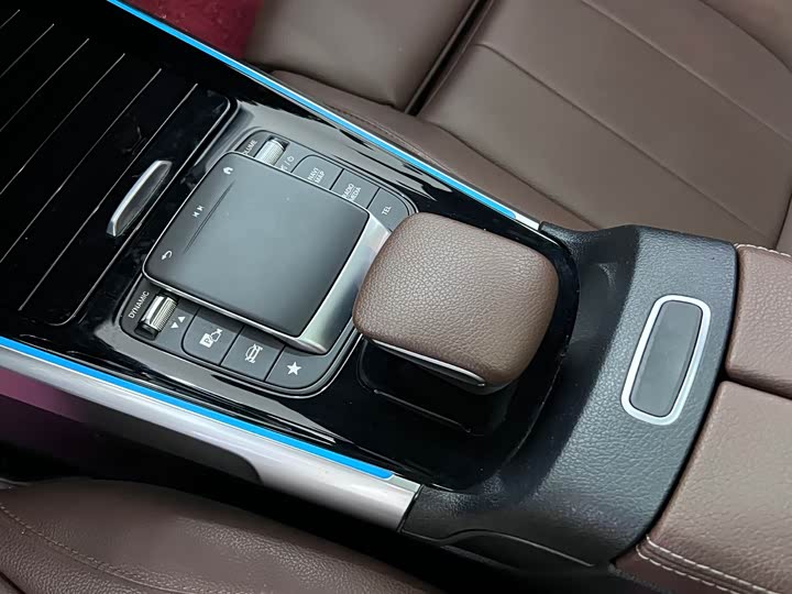 Mercedes-Benz GLB 2020 GLB 200 — фото 22