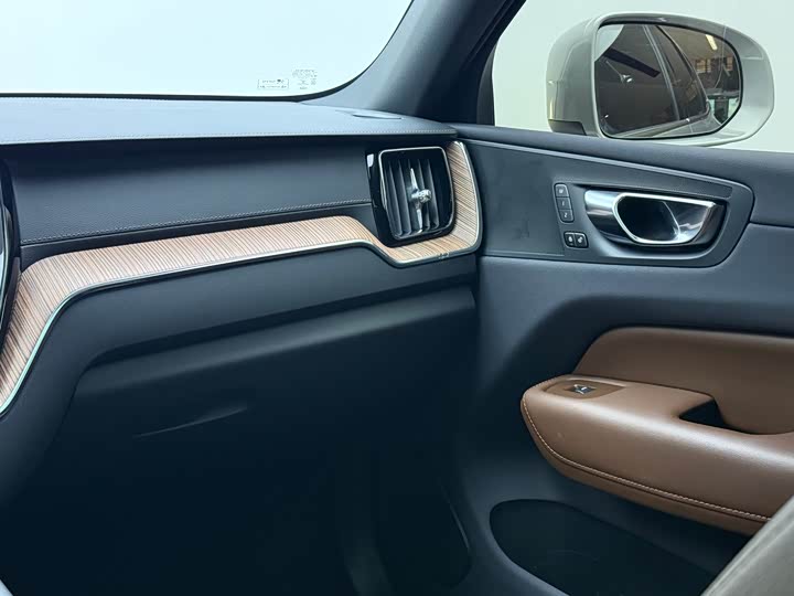 Volvo XC60 2023 B 5 4 WD — фото 15