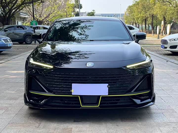 Changan UNI-V 2022 1.5 T — фото 2