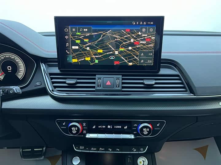 Audi Q5L 2022 40 T RS — фото 12