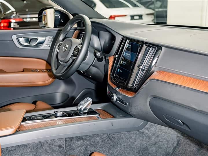 Volvo XC60 2025 B 5 4 WD — фото 18