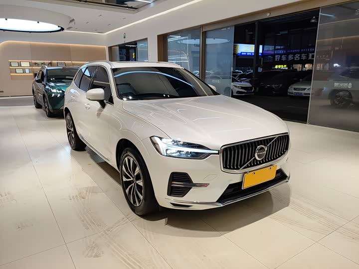 Volvo XC60 2023 B 5 4 WD — фото 2