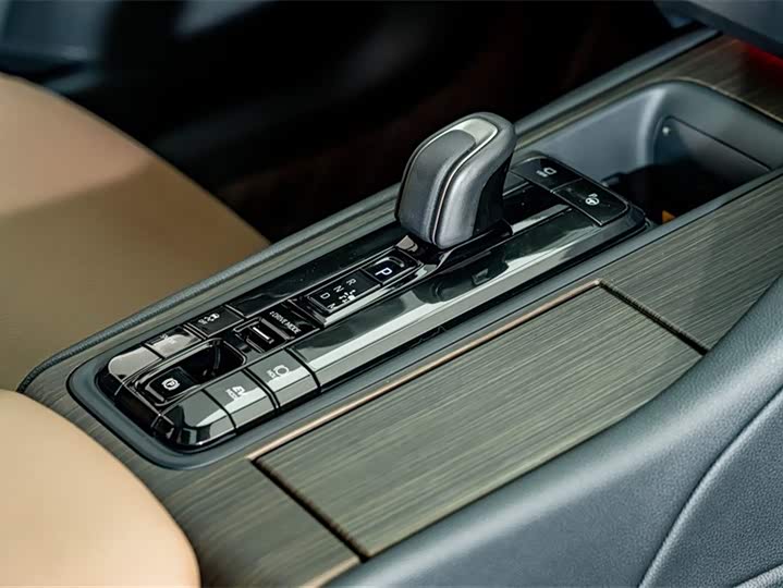 Toyota Crown — фото 20