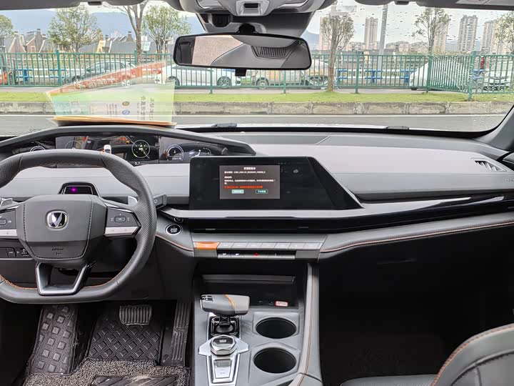 Changan UNI-V 2022 1.5 T Premium — фото 11