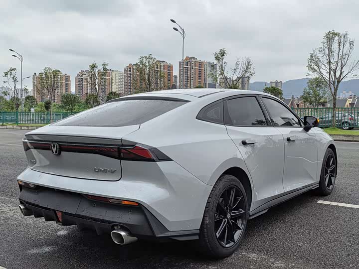 Changan UNI-V 2022 1.5 T Premium — фото 14