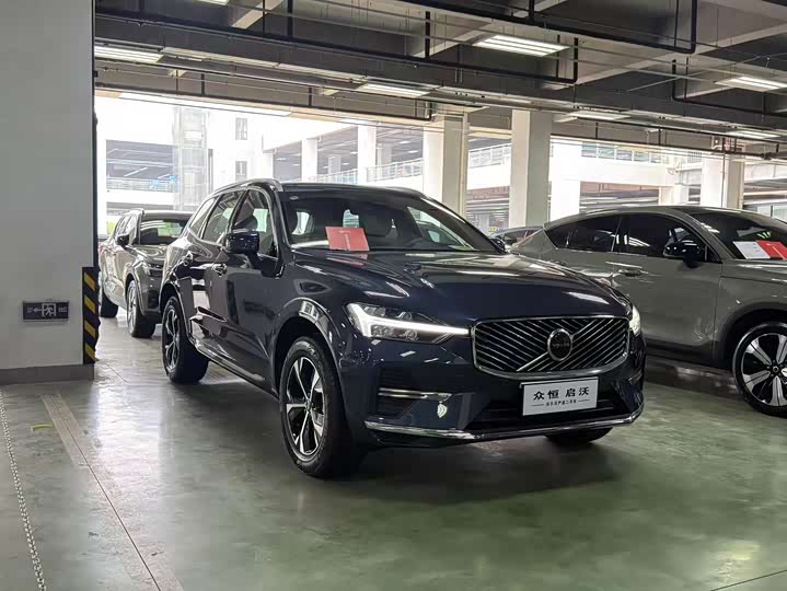 Volvo XC60 2026 B 5 4 WD — фото 3