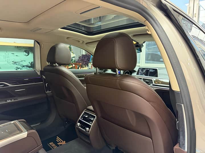 BMW 7-Series 2016 730 Li Leading — фото 32