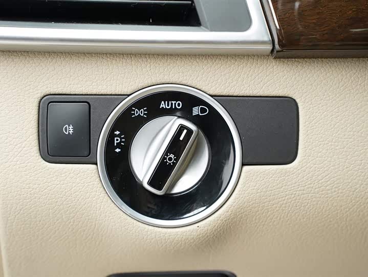 Mercedes-Benz M-Class 2014 ML 350 CDI 4 MATIC — фото 7