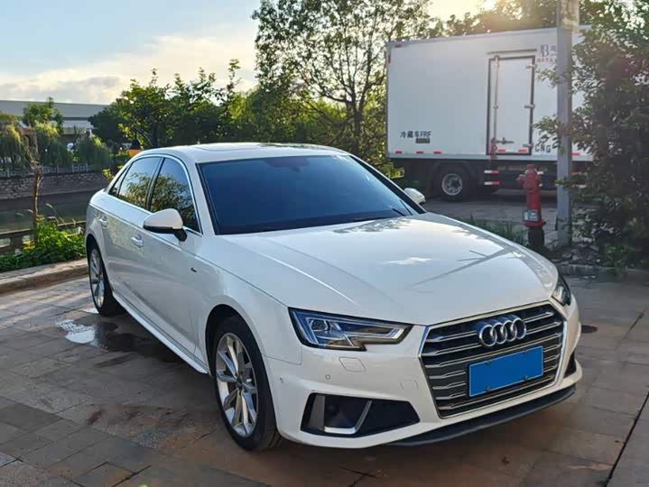 Audi A4L 40 TFSI стиль VI — фото 2
