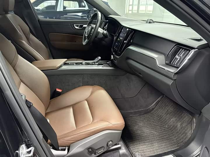 Volvo XC60 2024 B 5 4 WD — фото 7