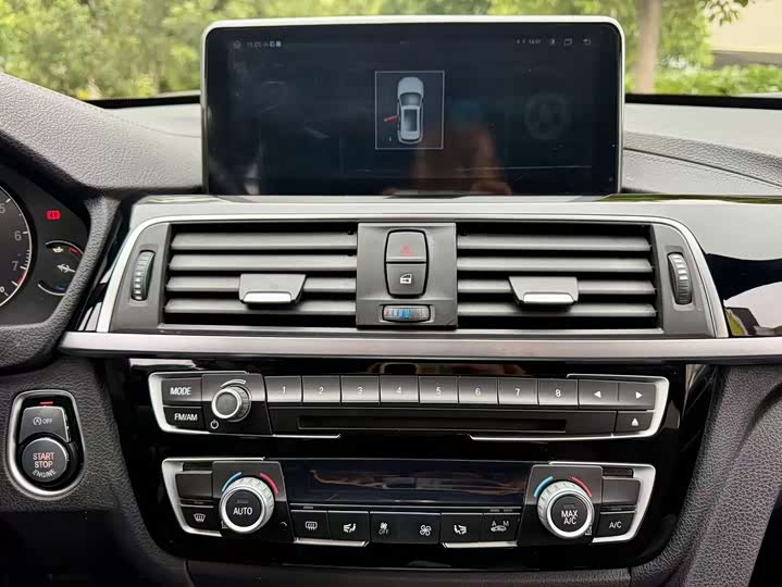 BMW 3-Series 2019 320i MSport — фото 13