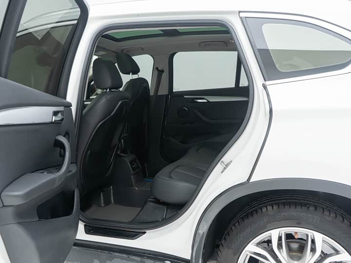 BMW X1 2019 s Drive 20 Li Leading — фото 7