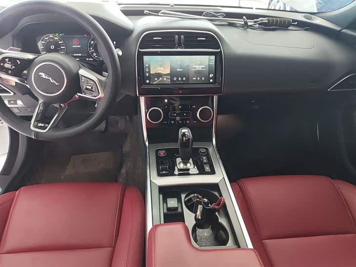 Jaguar XEL 2021 2.0 T 250 PS R-DYNAMIC S — фото 13