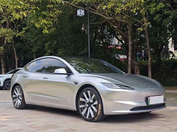 Tesla Model 2025 — фото 3
