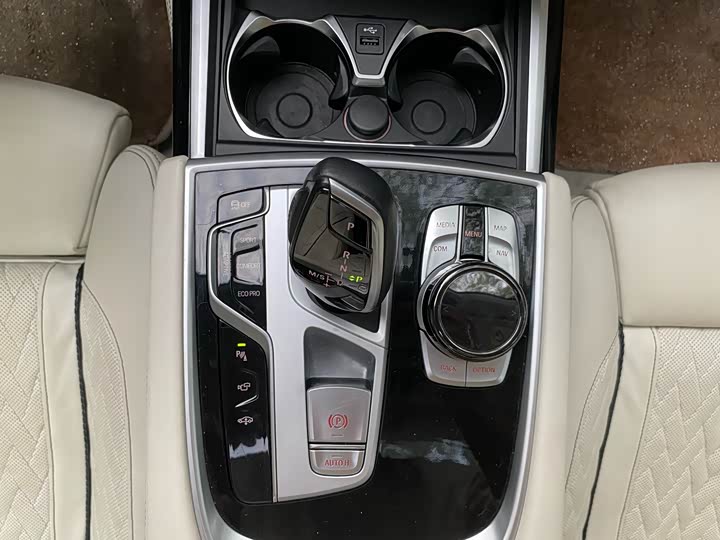 BMW 7-Series 2022 740 Li x Drive — фото 26