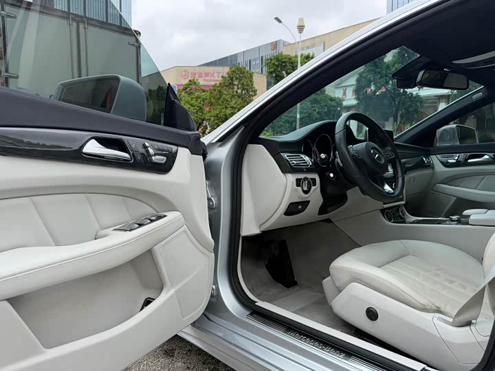 Mercedes-Benz CLS 320 — фото 10