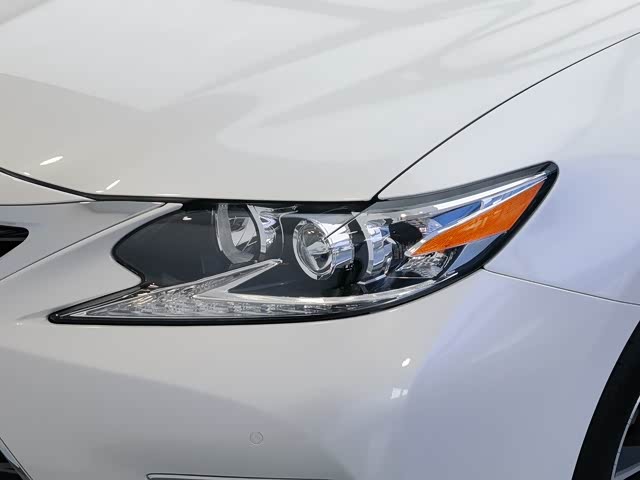 Lexus ES 2015 300h — фото 10