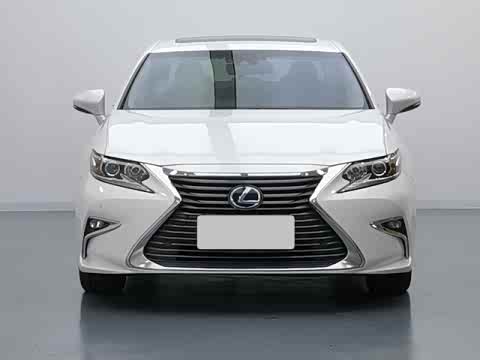 Lexus ES 2015 300h — фото 14