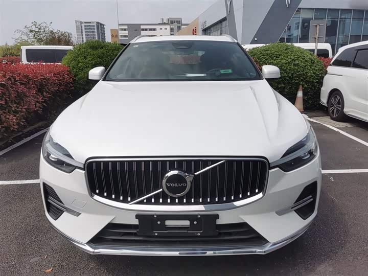 Volvo XC60 2025 B 5 4 WD — фото 3