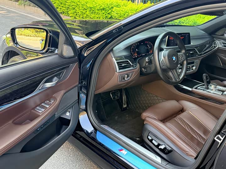 BMW 7 Series 730Li M спортпакет — фото 7