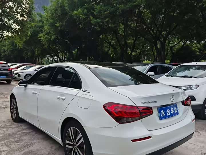 Mercedes-Benz A-Class 2022 A 180 L — фото 4