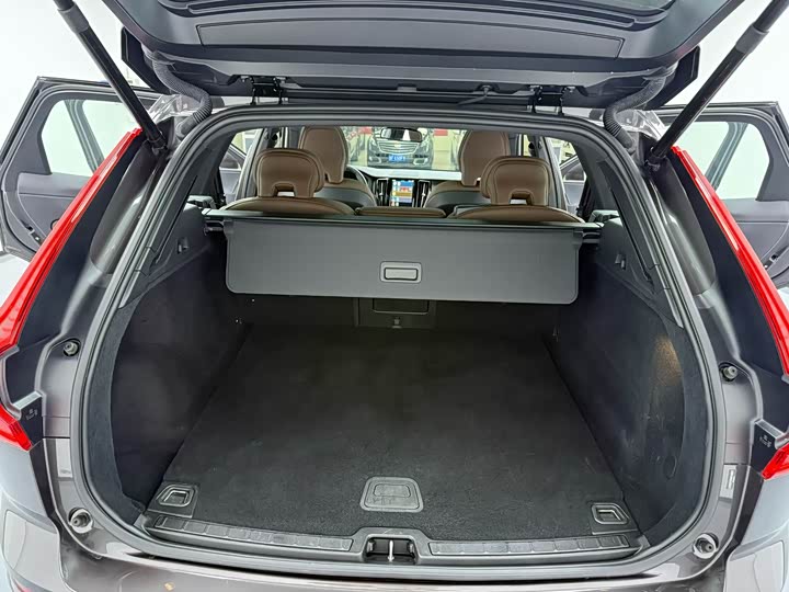 Volvo XC60 2025 B 5 4 WD — фото 8