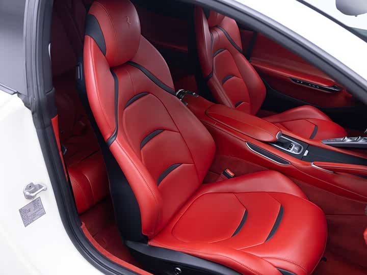 Ferrari GTC4 Lusso 2017 3.9 T V 8 — фото 13