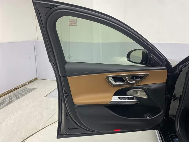 Mercedes-Benz E-Class 2024 E 300 L Luxury — фото 16
