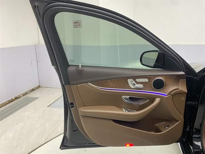 Mercedes-Benz E-Class 2023 E 300 L — фото 16