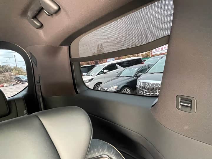 Toyota Alphard — фото 12