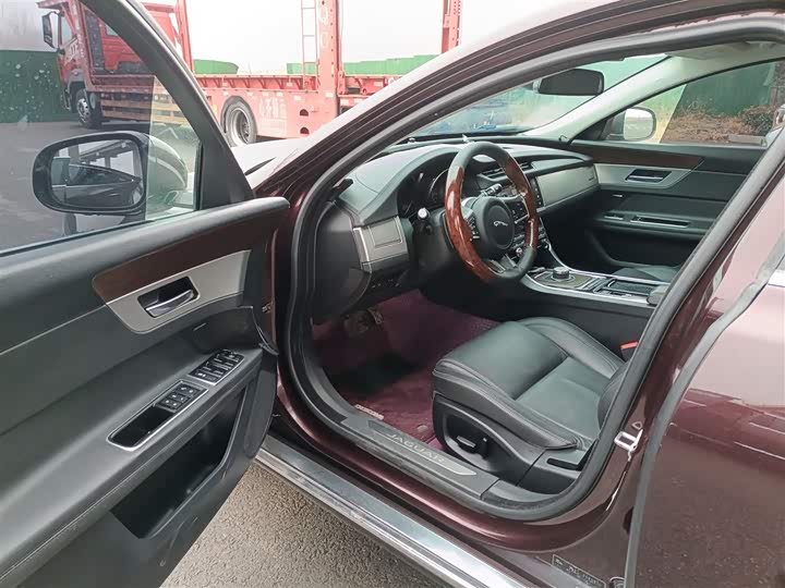 Jaguar XFL 2018 XFL 2.0 T 200 PS — фото 16