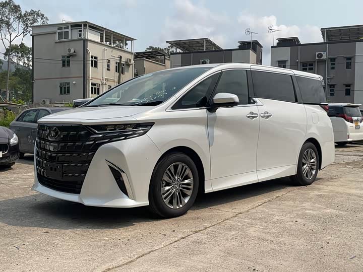 Toyota Alphard — фото 1