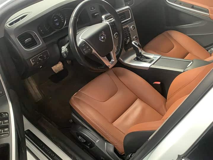 Volvo S60 2015 S 60 L 2.0 T — фото 13