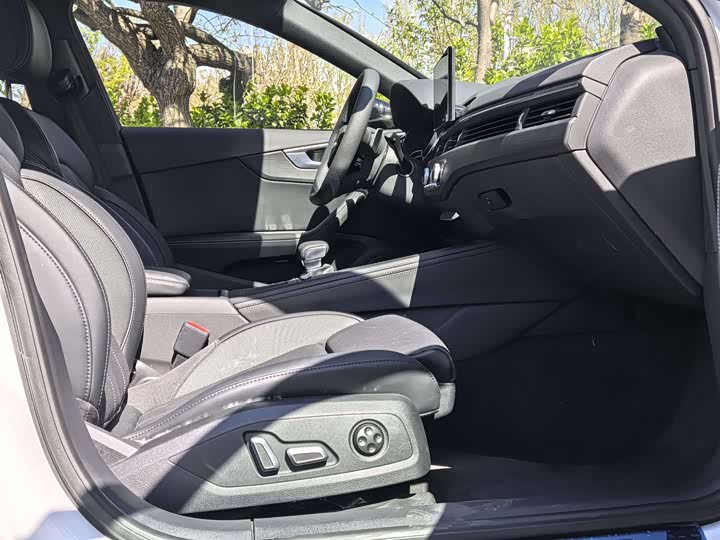 Audi A4L 2025 200 40 TFSI — фото 10
