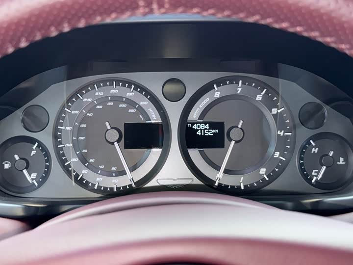 Aston Martin Vanquish 2013 6.0 L Standard — фото 9
