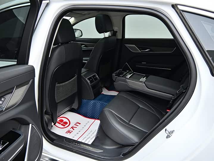 Jaguar XFL 2023 XFL 2.0 T P 200 2 WD — фото 12