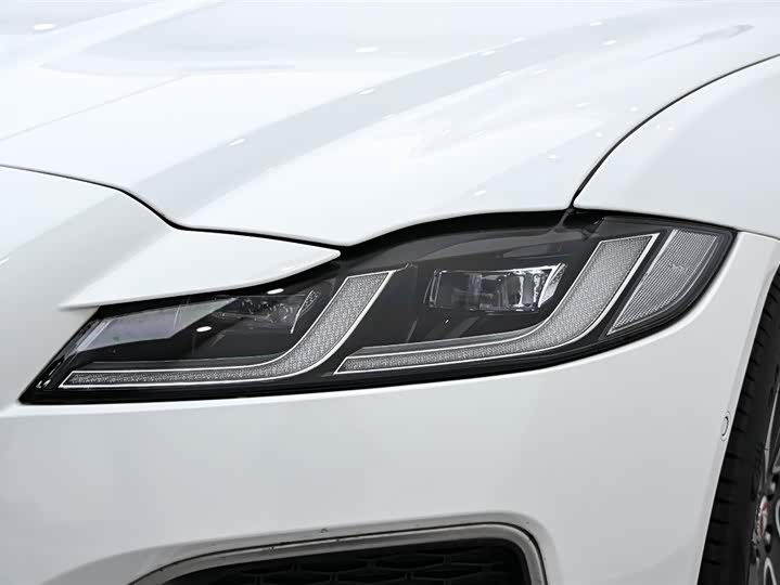 Jaguar XFL 2023 XFL 2.0 T P 200 2 WD — фото 9