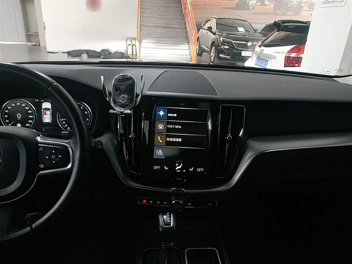 Volvo XC60 2019 T 5 4 WD VI — фото 6