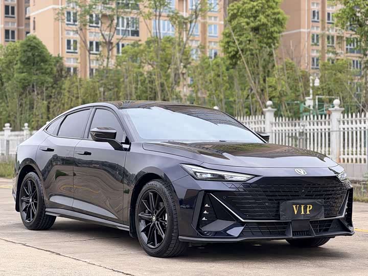 Changan UNI-V 2023 1.5 T Premium — фото 3