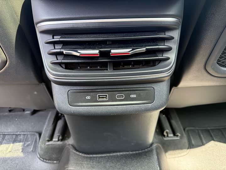 Hongqi HS3 PHEV 2024 115km — фото 13