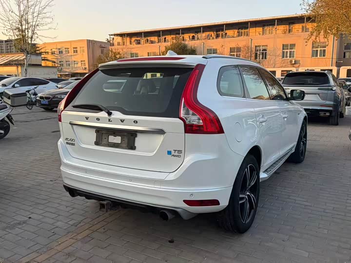 Volvo XC60 2017 T 5 AWD — фото 4