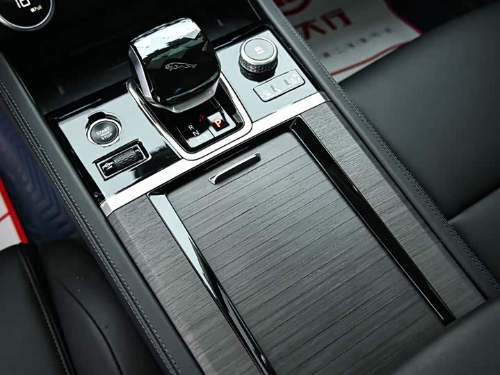 Jaguar XFL 2023 XFL 2.0 T P 200 2 WD — фото 17