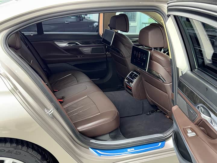 BMW 7 Series 740Li продвинутая — фото 10