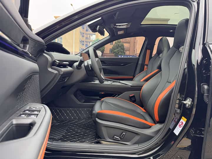 Changan UNI-V 2023 1.5 T Premium — фото 14