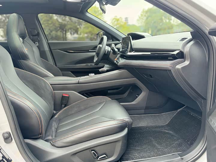 Changan UNI-V 2022 2.0 T — фото 13