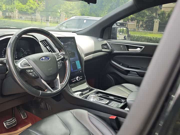 Ford Edge — фото 11
