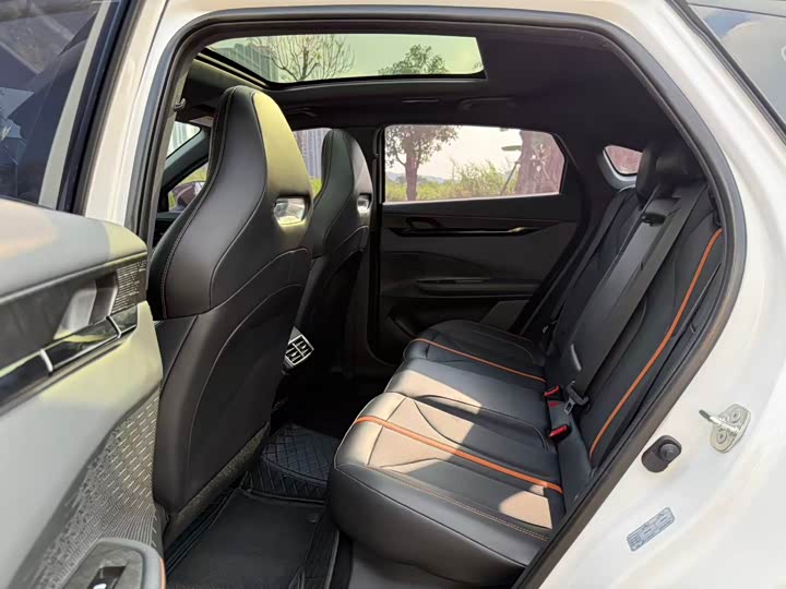 Changan UNI-V 2024 1.5 T — фото 10