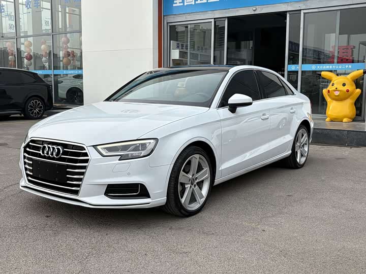 Audi A3 2018 30 Limousine 35 TFSI — фото 1