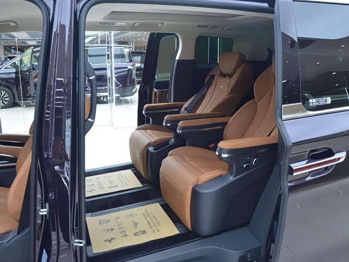 Hongqi HQ9 PHEV 2024 2.0 T 4 WD — фото 14